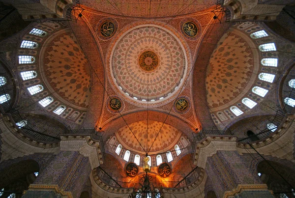 Новая Мечеть Построена Стамбуле 1665 Году Одна Крупнейших Мечетей Стране — стоковое фото
