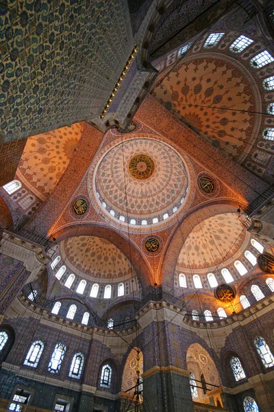新清真寺位于土耳其伊斯坦布尔 建于1665年 它是全国最大的清真寺之一 — 图库照片