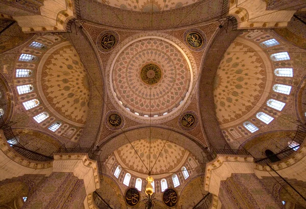 Новая Мечеть Построена Стамбуле 1665 Году Одна Крупнейших Мечетей Стране — стоковое фото