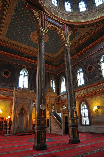 이스탄불에 위치한 Yildiz Hamidiye Mosque는 1885년에 지어졌습니다 이스탄불에서 아름다운 하나입니다 — 스톡 사진