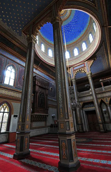 이스탄불에 위치한 Yildiz Hamidiye Mosque는 1885년에 지어졌습니다 이스탄불에서 아름다운 하나입니다 — 스톡 사진