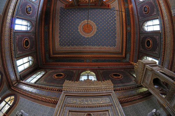 イスタンブール トルコに位置するYildiz Hamidier Mosqueは1885年に建てられました イスタンブールで最も美しいモスクの一つです — ストック写真