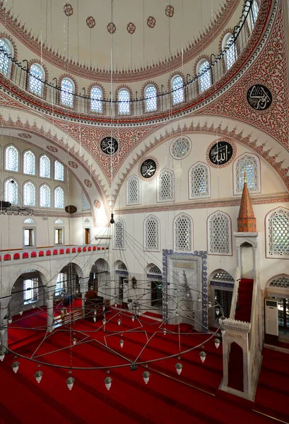 トルコ イスタンブールに位置し 16世紀にトゥルム マフムット パシャ モスクとトゥームが建設された それはミマール シナンの作品です — ストック写真