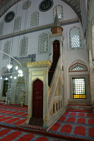 トルコ イスタンブールに位置し 16世紀にトゥルム マフムット パシャ モスクとトゥームが建設された それはミマール シナンの作品です — ストック写真