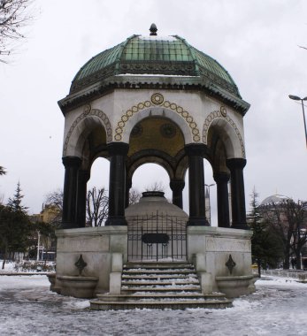 Sultanahmet, Türkiye 'de yer alan Alman Çeşmesi 1901 yılında Almanya' da inşa edildi ve Türkiye 'ye getirildi..