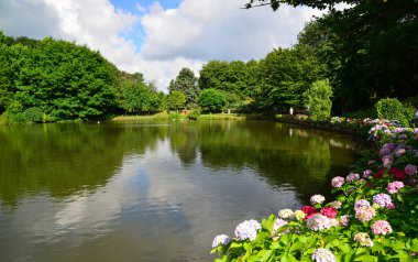 Atatürk Botanik, İstanbul, Türkiye 'de bulunan bir ağaç ve bitki müzesidir..