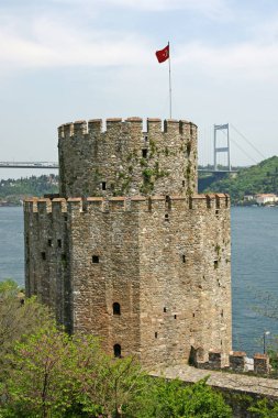 Türkiye 'nin İstanbul kentindeki Rumeli Kale Duvarları 1452 yılında inşa edildi. Osmanlılar tarafından İstanbul 'un fethi için inşa edildi..