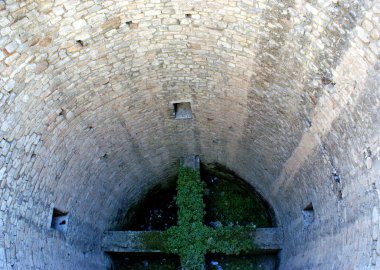 İstanbul, Türkiye 'deki Yedikule Zindanları, 1458 yılında Osmanlılar tarafından inşa edildi..