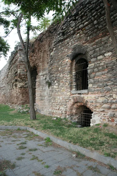 Αρχαία Βυζαντινά Τείχη Στην Κωνσταντινούπολη Τουρκία — Φωτογραφία Αρχείου