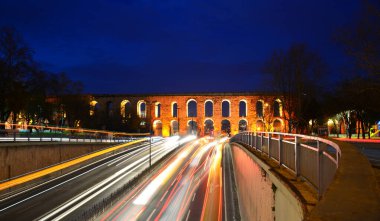 Türkiye 'nin İstanbul kentinde yer alan Bozdogan Aqueduct, Roma döneminde inşa edildi..