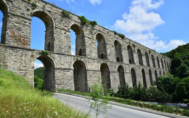 İstanbul, Türkiye 'de yer alan Egri Aqueduct 16. yüzyılda Mimar Sinan tarafından inşa edilmiştir..