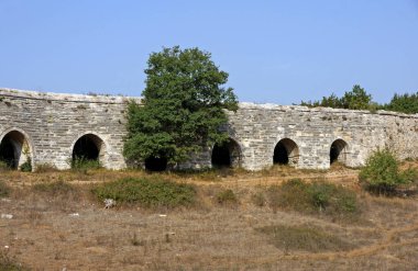İstanbul, Türkiye 'de yer alan Egri Aqueduct 16. yüzyılda Mimar Sinan tarafından inşa edilmiştir..