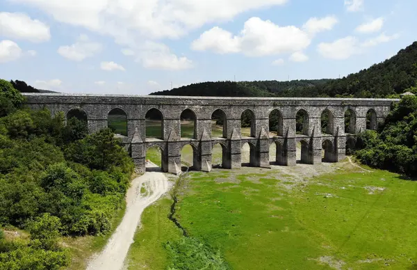 Beläget Istanbul Turkiet Guzelce Aqueduct Byggdes Mimar Sinan 1500 Talet — Stockfoto