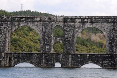 İstanbul, Türkiye 'de yer alan Maglova Su kemeri 16. yüzyılda Mimar Sinan tarafından inşa edilmiştir..