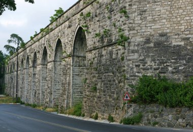 İstanbul, Türkiye 'de yer alan Bahcekoy Aqueduct, 18. yüzyılda inşa edildi..