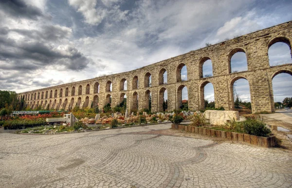 Nachází Istanbulu Turecko Uzun Aqueduct Byl Postaven Mimar Sinan Století — Stock fotografie