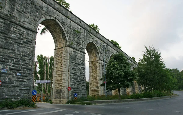 Situado Estambul Turquía Acueducto Bahcekoy Fue Construido Siglo Xviii — Foto de Stock