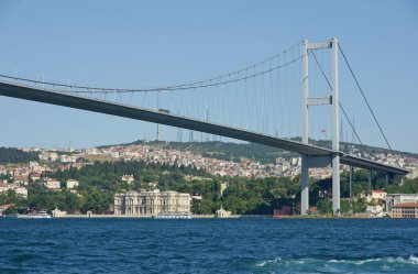 Türkiye 'nin İstanbul kentindeki Boğaz üzerindeki üç köprüden biri olan Boğaz Köprüsü, ülkede inşa edilen ilk büyük modern köprü olma özelliğini taşıyor..
