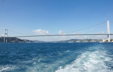 Türkiye 'nin İstanbul kentindeki Boğaz üzerindeki üç köprüden biri olan Boğaz Köprüsü, ülkede inşa edilen ilk büyük modern köprü olma özelliğini taşıyor..
