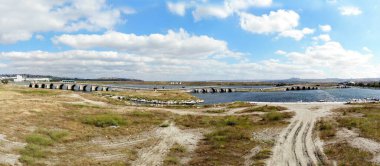 Kanuni Sultan Süleyman Köprüsü, Türkiye 'nin Buyukcekmece kentinde 16. yüzyılda Mimar Sinan tarafından inşa edilmiştir..