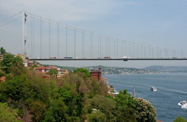 İstanbul, Türkiye 'deki Fatih Sultan Mehmet Köprüsü.