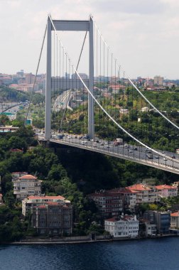 İstanbul, Türkiye 'deki Fatih Sultan Mehmet Köprüsü.