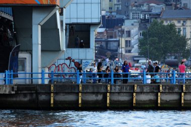 Galata Köprüsü de Istanbul, Türkiye.