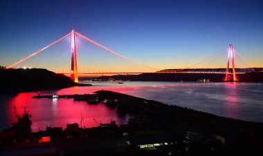 Yavuz Sultan Selim Köprüsü, İstanbul, Türkiye 'de 2016 yılında inşa edildi. 1875 metre uzunluğunda asma bir köprü..