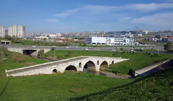 Βρίσκεται Στην Κωνσταντινούπολη Τουρκία Γέφυρα Haramidere Χτίστηκε Από Τον Mimar — Φωτογραφία Αρχείου
