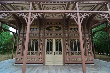 Abdulaziz Hunting Lodge İstanbul, Türkiye 'de yer almaktadır. 19. yüzyılda inşa edilmiş. Ahşap mimarinin önemli bir örneğidir..