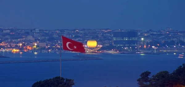 İstanbul, Türkiye 'den bir gemi manzarası.