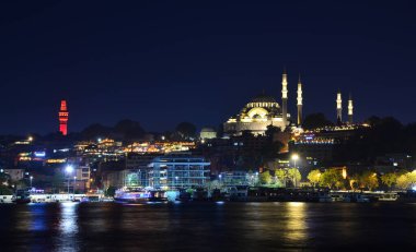 İstanbul, Türkiye 'den havai fişekler ve gece manzarası