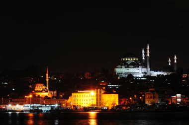 İstanbul, Türkiye 'den havai fişekler ve gece manzarası