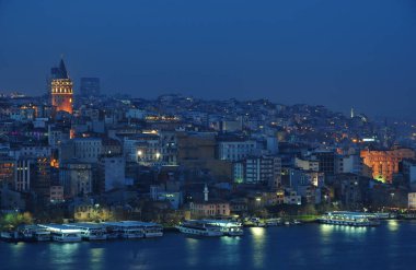 İstanbul, Türkiye 'den havai fişekler ve gece manzarası