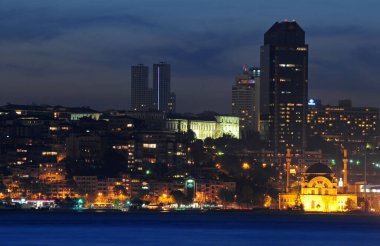 İstanbul, Türkiye 'den havai fişekler ve gece manzarası