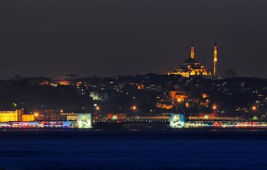 İstanbul, Türkiye 'den havai fişekler ve gece manzarası