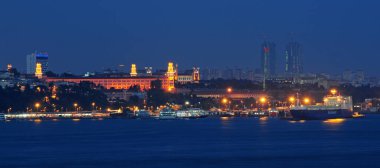 İstanbul, Türkiye 'den havai fişekler ve gece manzarası