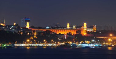 İstanbul, Türkiye 'den havai fişekler ve gece manzarası
