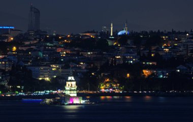 İstanbul, Türkiye 'den havai fişekler ve gece manzarası