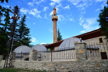 İskender Paşa Camii ve Artvin 'deki mezarlar 16. yüzyılda inşa edildi..