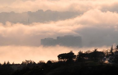 İstanbul, Türkiye 'den sisli bir manzara