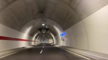 Türkiye otoyollarında yeni inşa edilmiş tüneller var.