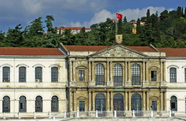 İstanbul, Türkiye 'deki Tarihi Kuleli Askeri Lisesi Binası 19. yüzyılda inşa edildi..