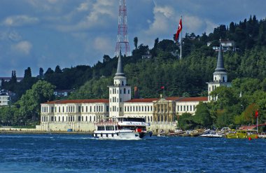 İstanbul, Türkiye 'deki Tarihi Kuleli Askeri Lisesi Binası 19. yüzyılda inşa edildi..