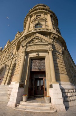 İstanbul, Türkiye 'de yer alan Haydarpaa İstasyon Binası 1872 yılında inşa edildi..