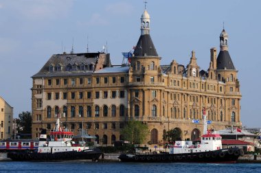 İstanbul, Türkiye 'de yer alan Haydarpaa İstasyon Binası 1872 yılında inşa edildi..