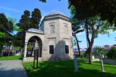 Barbaros Hayreddin Paşa 'nın mezarı Beşiktaş' ta yer almaktadır. Mezar 16. yüzyılda Mimar Sinan tarafından inşa edildi..