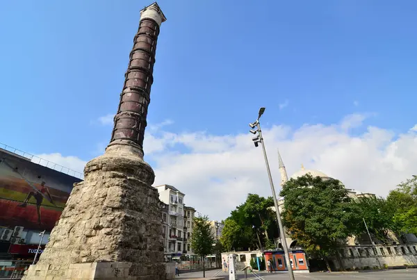 İstanbul, Türkiye 'de yer alan Cemberlitas Sütunu 330 yılında Romalılar tarafından inşa edildi..