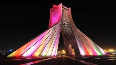 Tahran, İran 'da yer alan Azadi Kulesi 1971 yılında inşa edilmiştir. 45 metre yüksekliğinde. Başkentin sembolü..