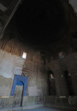 İran 'ın İsfahan ilinde yer alan Jameh Camii 9. yüzyılda inşa edilmiştir..